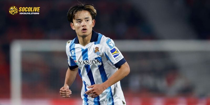 Tiền vệ Takefusa Kubo trong màu áo Real Sociedad